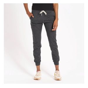 Vuori- performance jogger NWOT